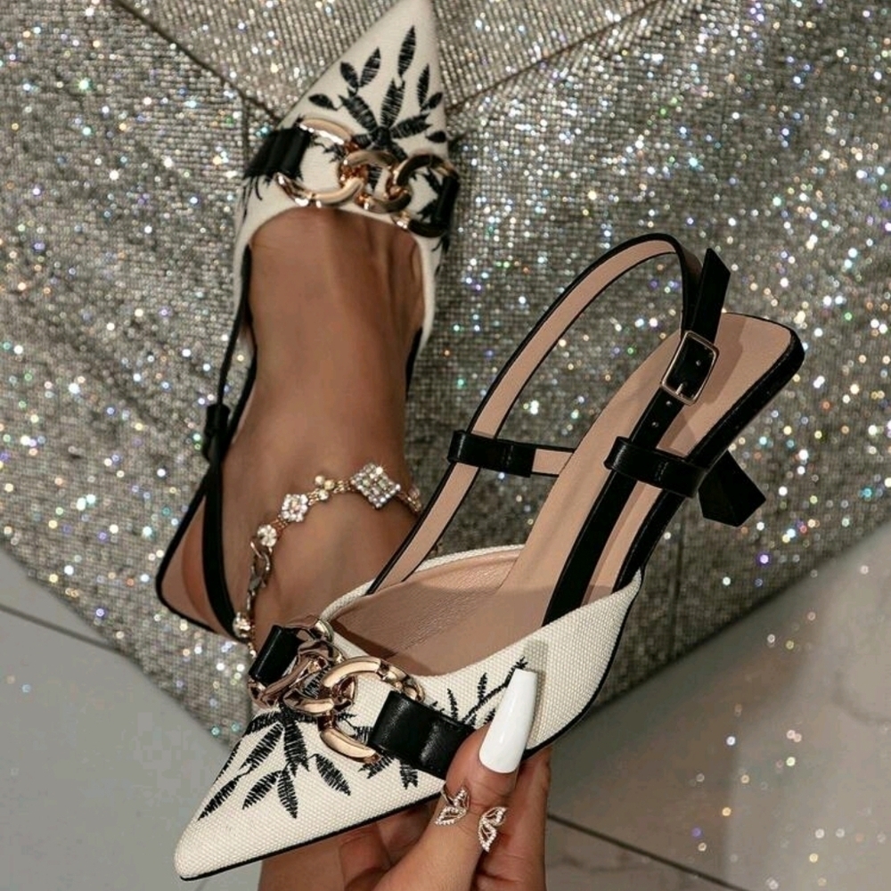 Women's Spring/summer Fashionable Embroidery Decor Pointed Toe Kitten Heel